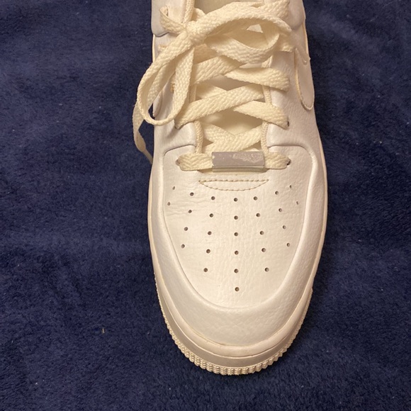 - Girls NIKE cheer shoes - Picture 3 of 10